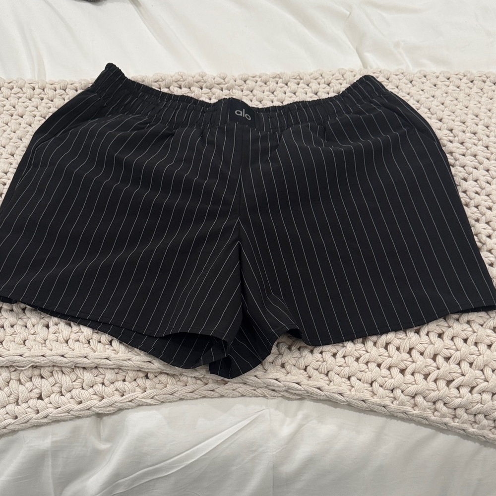 ALO Yoga Women's Black Striped Athletic Shorts